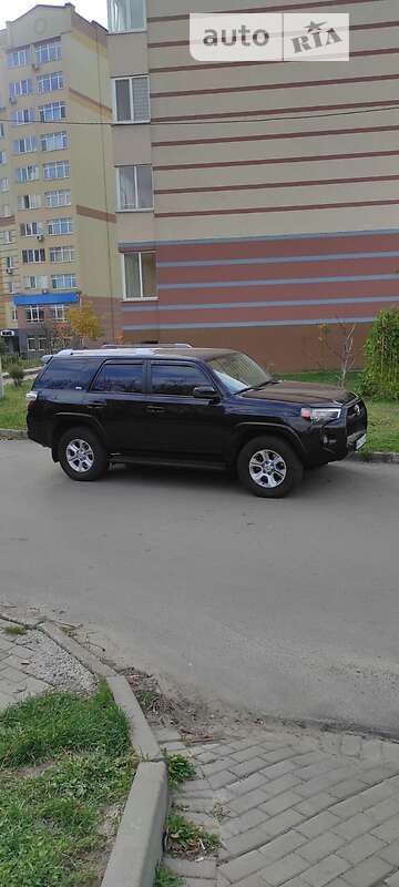 Позашляховик / Кросовер Toyota 4Runner 2017 в Рівному