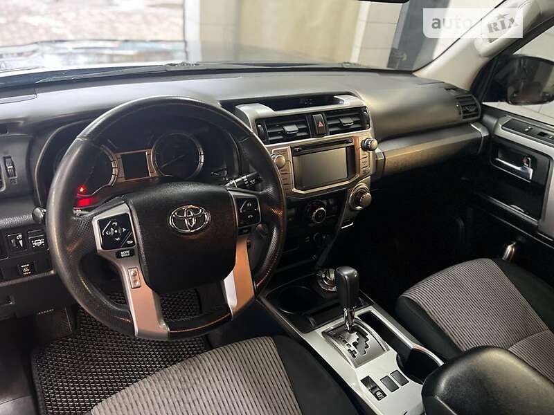 Позашляховик / Кросовер Toyota 4Runner 2017 в Рівному