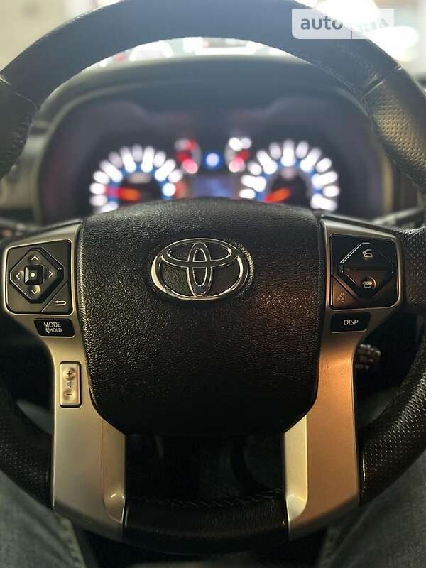 Позашляховик / Кросовер Toyota 4Runner 2017 в Рівному