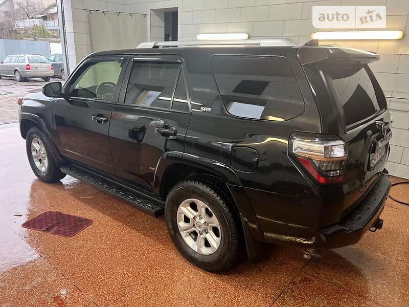 Позашляховик / Кросовер Toyota 4Runner 2017 в Рівному