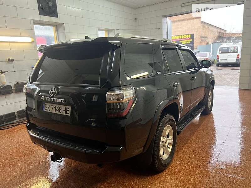 Позашляховик / Кросовер Toyota 4Runner 2017 в Рівному