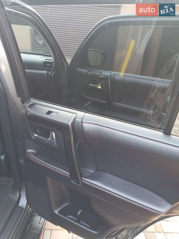 Внедорожник / Кроссовер Toyota 4Runner 2015 в Лубнах