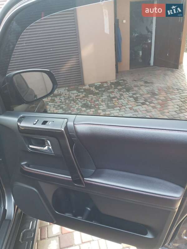 Внедорожник / Кроссовер Toyota 4Runner 2015 в Лубнах