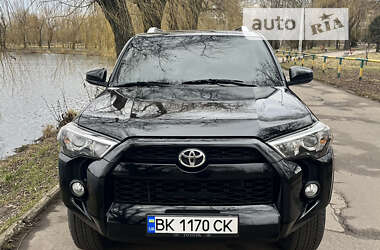 Внедорожник / Кроссовер Toyota 4Runner 2014 в Ровно