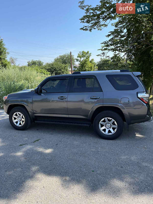 Внедорожник / Кроссовер Toyota 4Runner 2015 в Лубнах