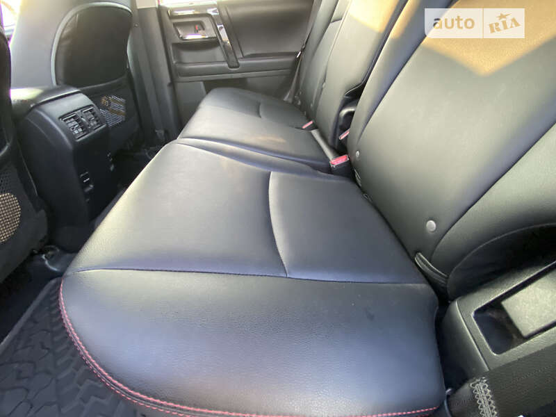 Позашляховик / Кросовер Toyota 4Runner 2017 в Тернополі