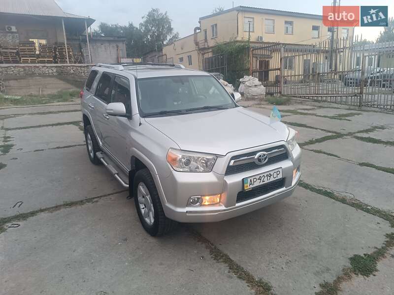 Внедорожник / Кроссовер Toyota 4Runner 2011 в Запорожье