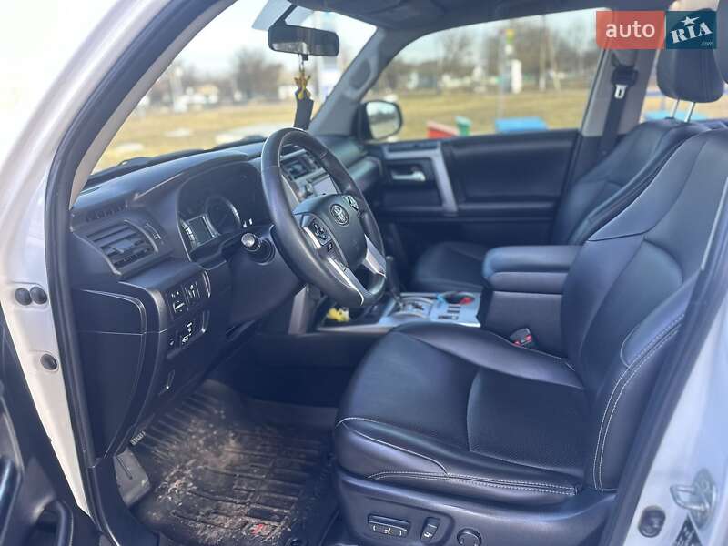 Позашляховик / Кросовер Toyota 4Runner 2014 в Прилуках