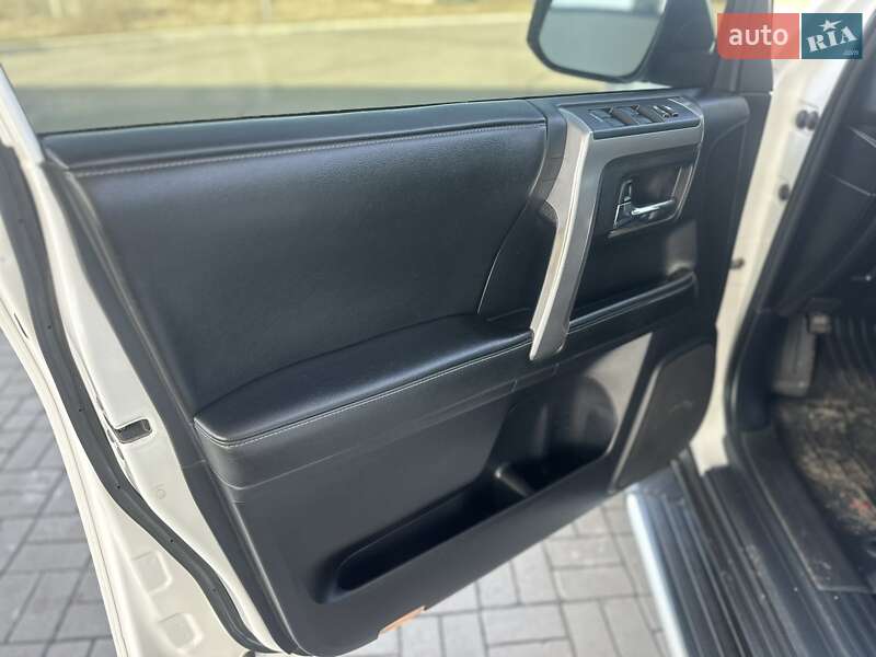 Позашляховик / Кросовер Toyota 4Runner 2014 в Прилуках