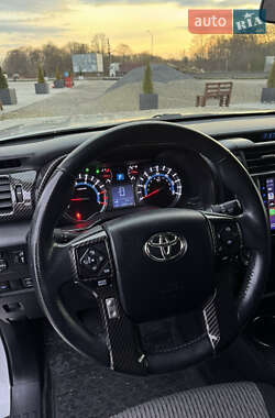Внедорожник / Кроссовер Toyota 4Runner 2018 в 
