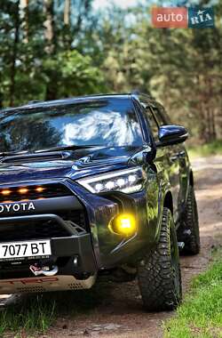 Внедорожник / Кроссовер Toyota 4Runner 2017 в 