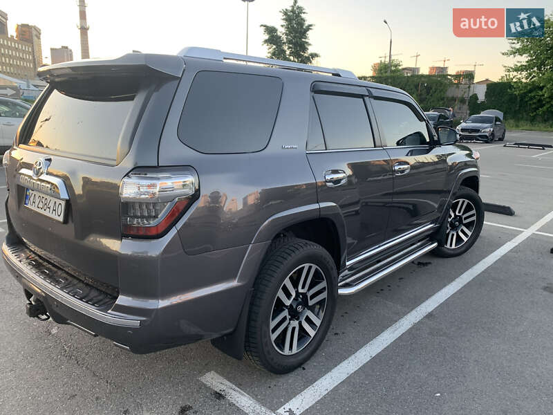 Внедорожник / Кроссовер Toyota 4Runner 2016 в Киеве