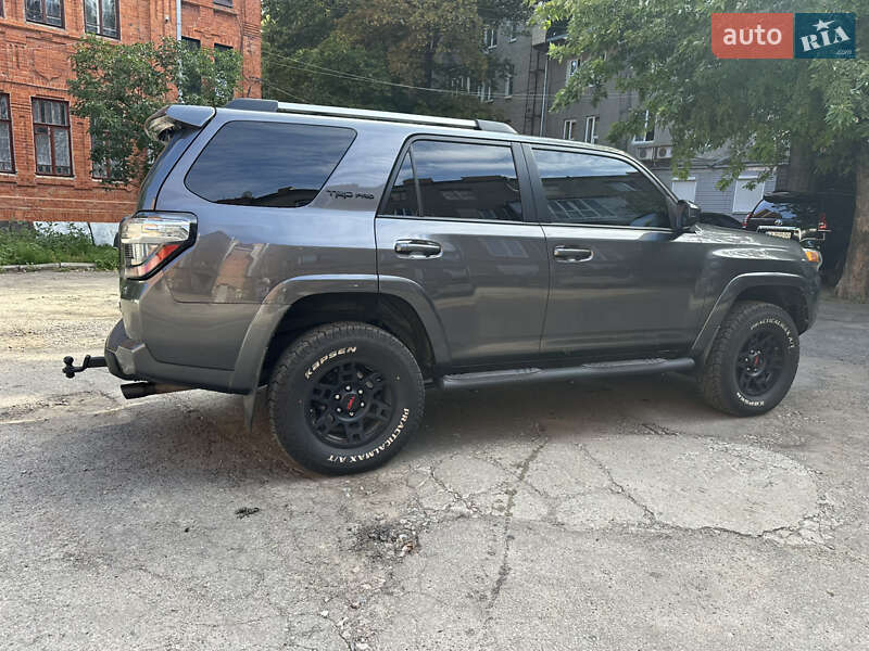 Позашляховик / Кросовер Toyota 4Runner 2016 в Харкові