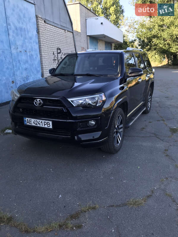 Внедорожник / Кроссовер Toyota 4Runner 2016 в 