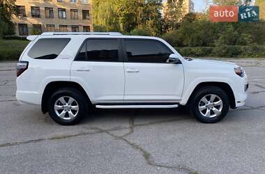 Внедорожник / Кроссовер Toyota 4Runner 2017 в 