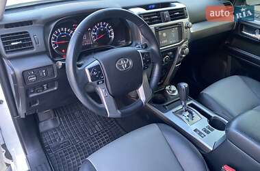 Внедорожник / Кроссовер Toyota 4Runner 2017 в 