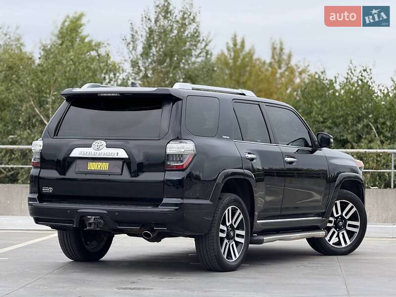 Позашляховик / Кросовер Toyota 4Runner 2016 в Києві