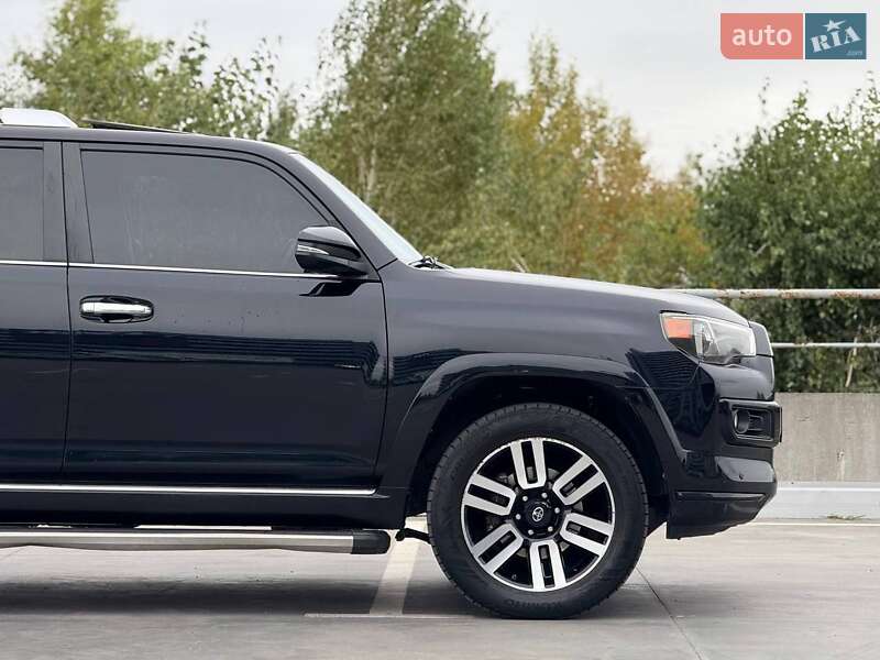 Позашляховик / Кросовер Toyota 4Runner 2016 в Києві