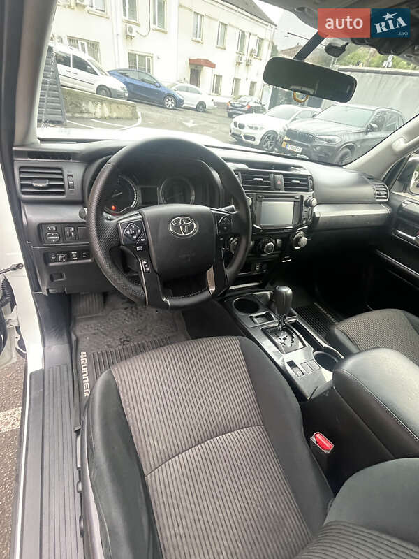 Внедорожник / Кроссовер Toyota 4Runner 2016 в Киеве фото 21 Внедорожник / Кроссовер Toyota 4Runner 2016 в Киеве