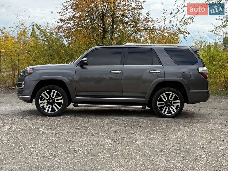 Позашляховик / Кросовер Toyota 4Runner 2014 в Кривому Розі