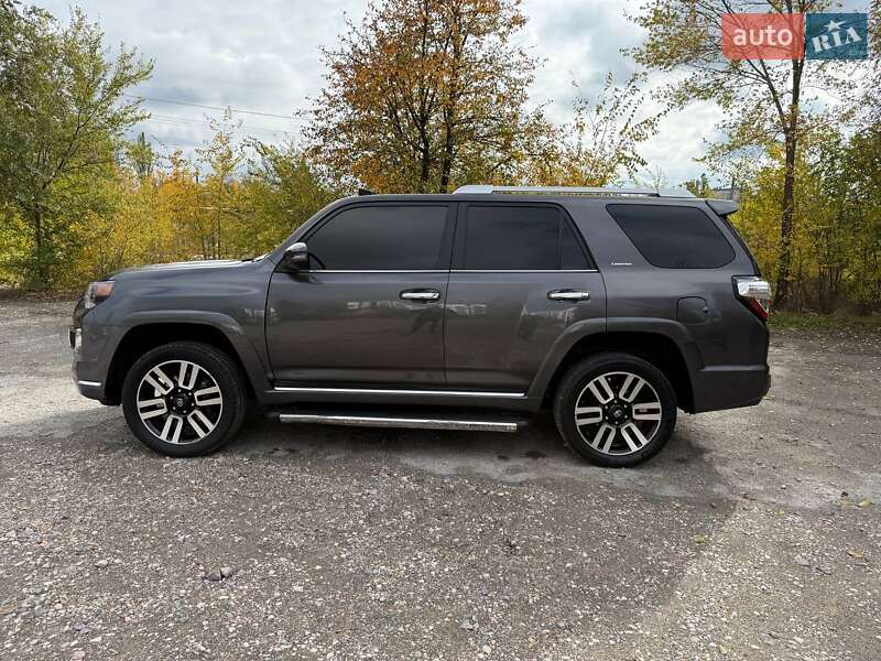 Позашляховик / Кросовер Toyota 4Runner 2014 в Кривому Розі