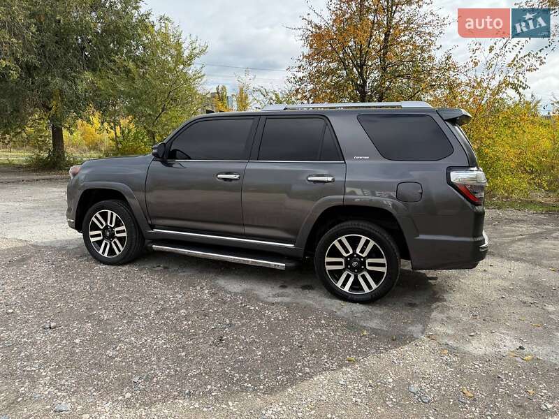 Позашляховик / Кросовер Toyota 4Runner 2014 в Кривому Розі