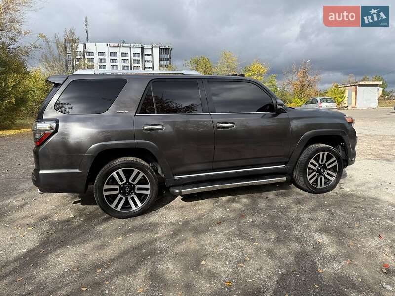 Позашляховик / Кросовер Toyota 4Runner 2014 в Кривому Розі
