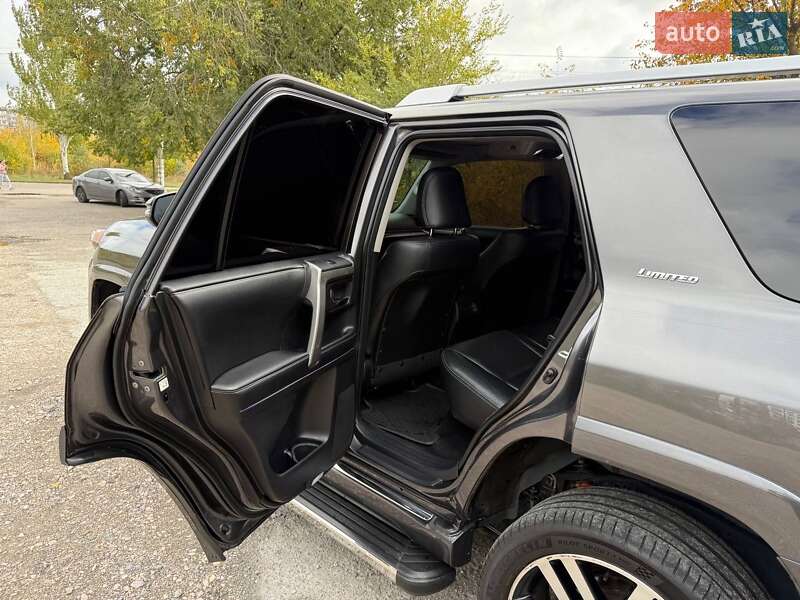 Позашляховик / Кросовер Toyota 4Runner 2014 в Кривому Розі