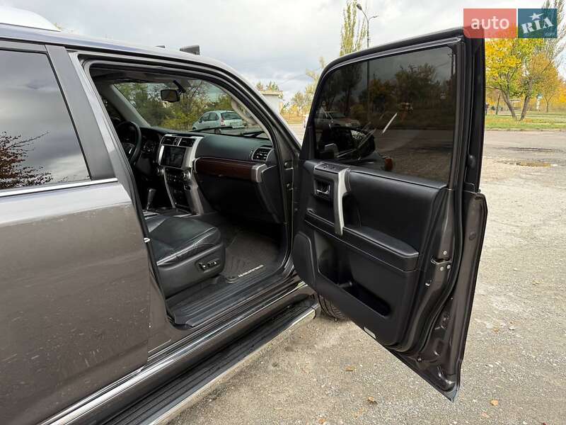 Позашляховик / Кросовер Toyota 4Runner 2014 в Кривому Розі