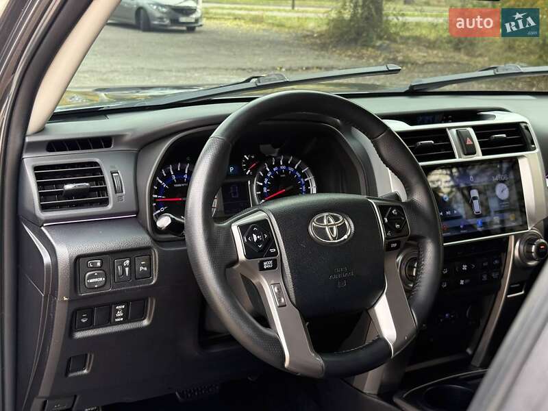 Позашляховик / Кросовер Toyota 4Runner 2014 в Кривому Розі