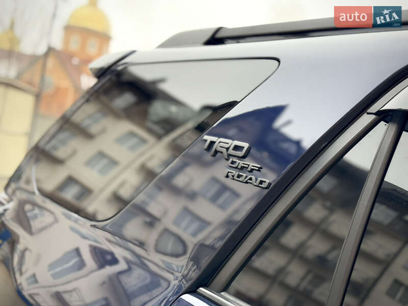 Внедорожник / Кроссовер Toyota 4Runner 2017 в Ужгороде