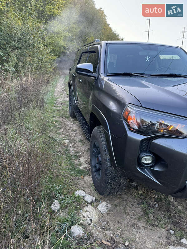 Внедорожник / Кроссовер Toyota 4Runner 2014 в Виннице