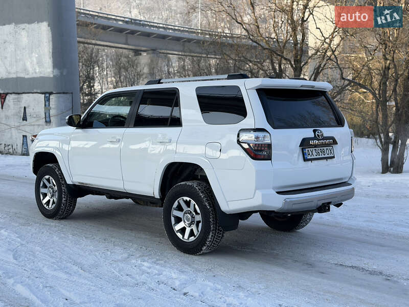 Внедорожник / Кроссовер Toyota 4Runner 2016 в Киеве фото 6 Внедорожник / Кроссовер Toyota 4Runner 2016 в Киеве
