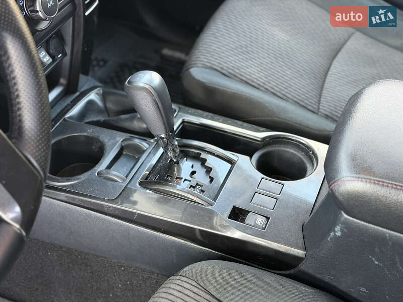 Внедорожник / Кроссовер Toyota 4Runner 2016 в Киеве фото 14 Внедорожник / Кроссовер Toyota 4Runner 2016 в Киеве