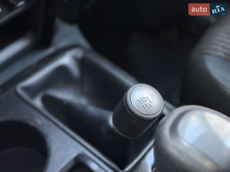 Внедорожник / Кроссовер Toyota 4Runner 2016 в Киеве фото 17 Внедорожник / Кроссовер Toyota 4Runner 2016 в Киеве