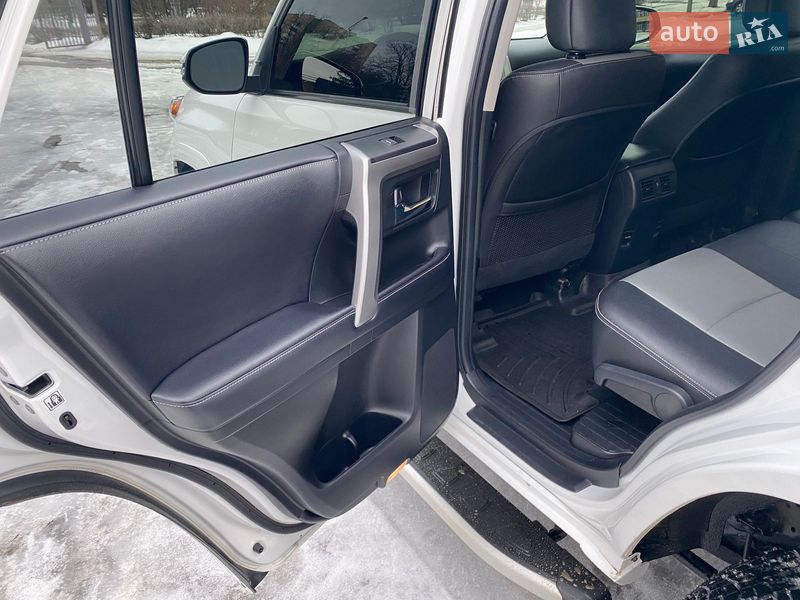 Внедорожник / Кроссовер Toyota 4Runner 2017 в Харькове