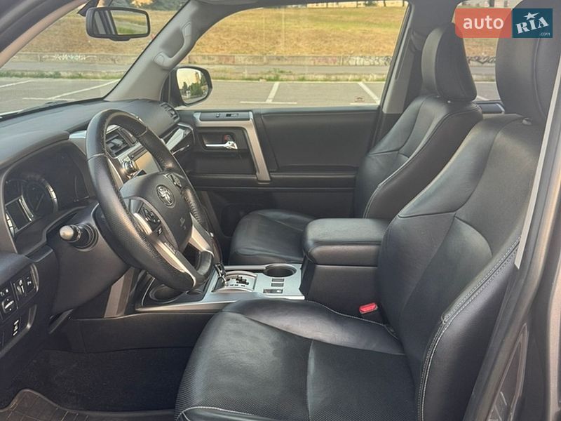 Внедорожник / Кроссовер Toyota 4Runner 2016 в Киеве