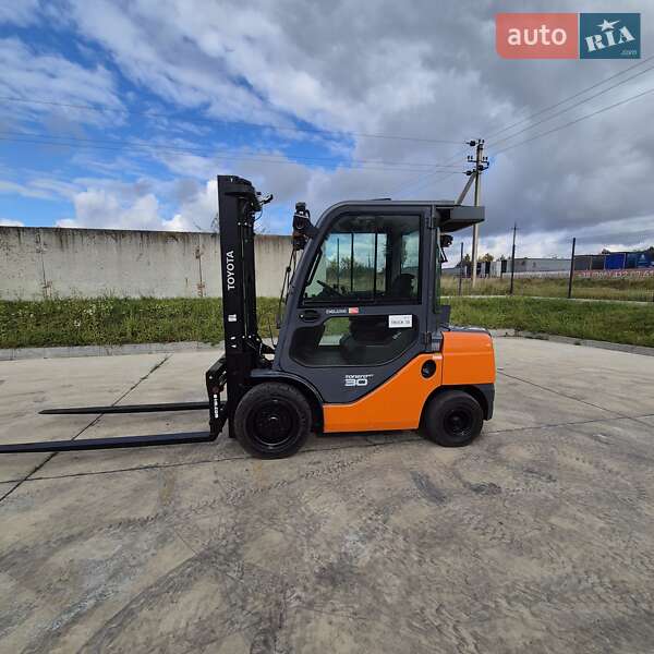 Toyota 52-8FDF30 2016 Toyota 52-8FDF30 2016