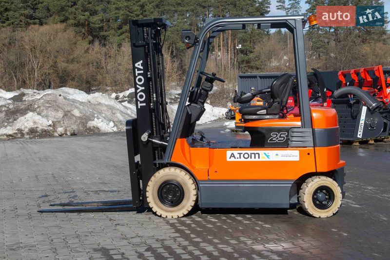 Вилочный погрузчик Toyota 7FB 2012 в Житомире фото 12 Вилочный погрузчик Toyota 7FB 2012 в Житомире