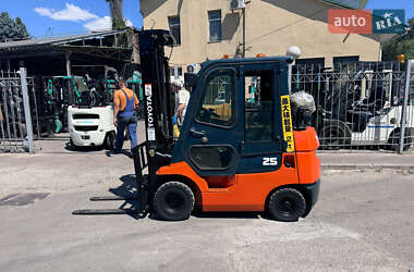 Вилочный погрузчик Toyota 7FG25 2001 в Одессе