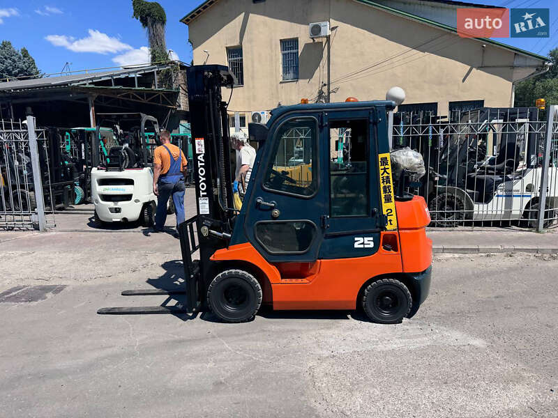 Toyota 7FG25 2001