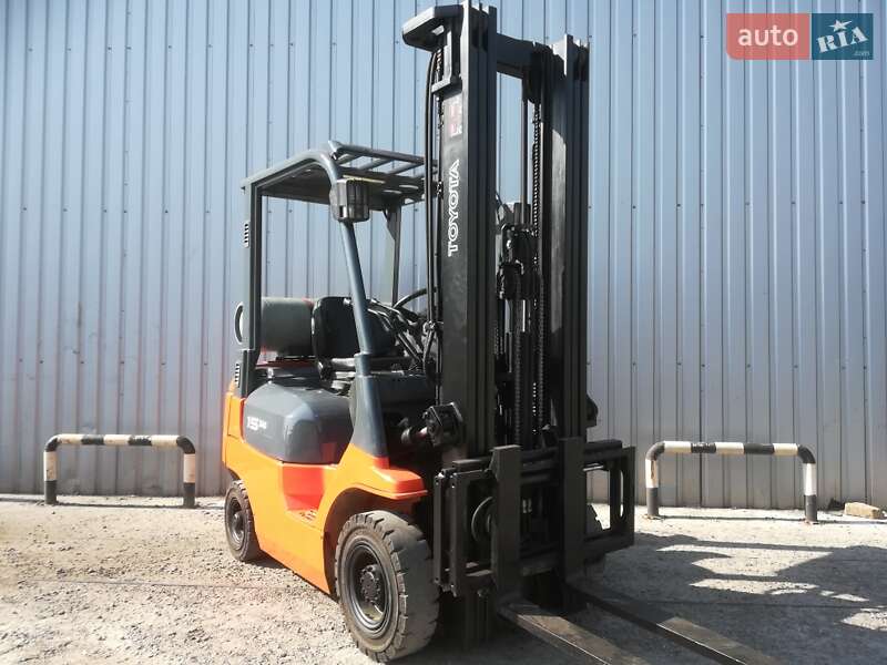 Вилочний навантажувач Toyota 7FGF18 2007 в Києві