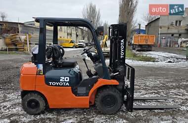 Вилочний навантажувач Toyota 7FGL20 2006 в Одесі