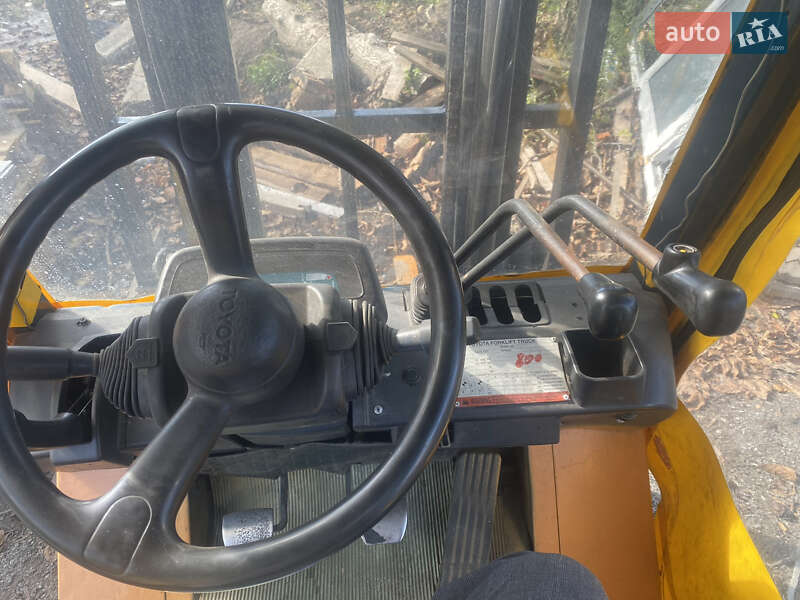 Вилочный погрузчик Toyota 7FGU15 2004 в Бердичеве фото 4 Вилочный погрузчик Toyota 7FGU15 2004 в Бердичеве