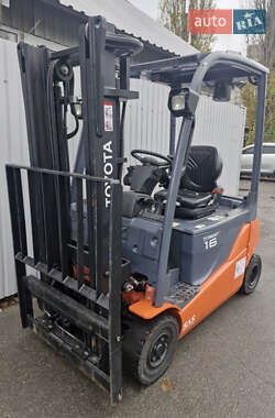 Вилочный погрузчик Toyota 8FBMT16 2015 в Киеве