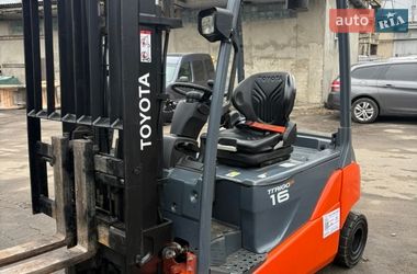 Вилочный погрузчик Toyota 8FBMT16 2015 в Киеве