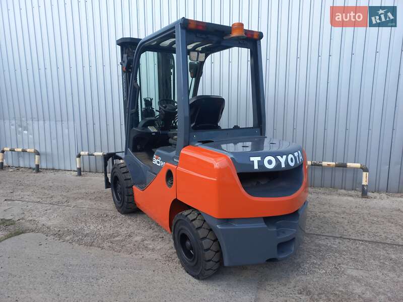 Вилочный погрузчик Toyota 8FD30 2020 в Киеве