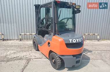 Вилочный погрузчик Toyota 8FDF-25 2016 в 