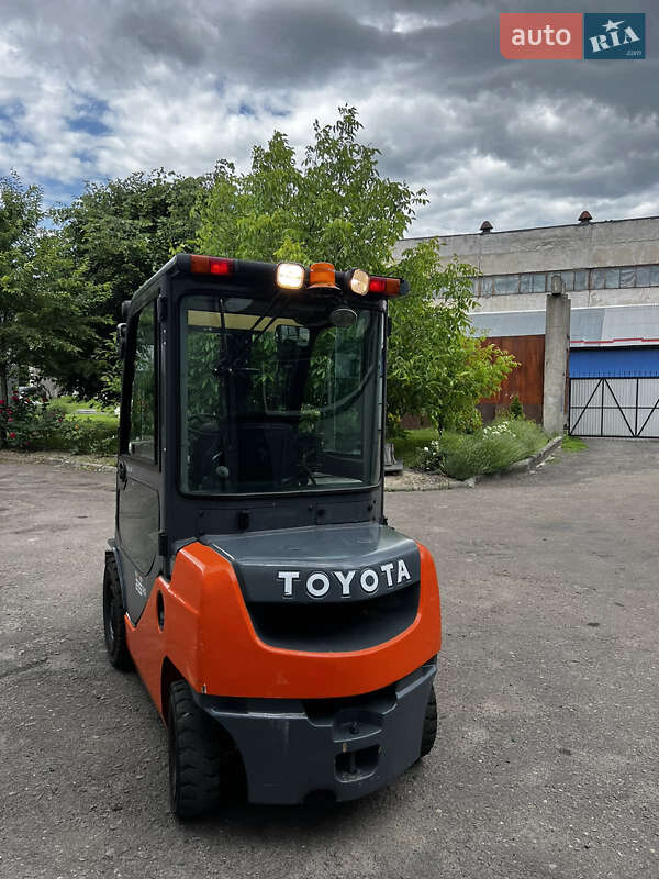Вилочний навантажувач Toyota 8FDF-25 2011 в Києві