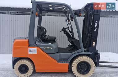 Вилочный погрузчик Toyota 8FDF-25 2018 в Киеве